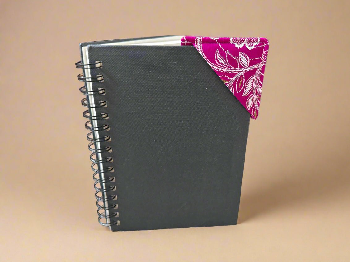 🌍 Handmade African Fabric Corner Bookmark | Authentic African Textiles | Unique Gift for Book Lovers 📚🎁 - Gezia Accents